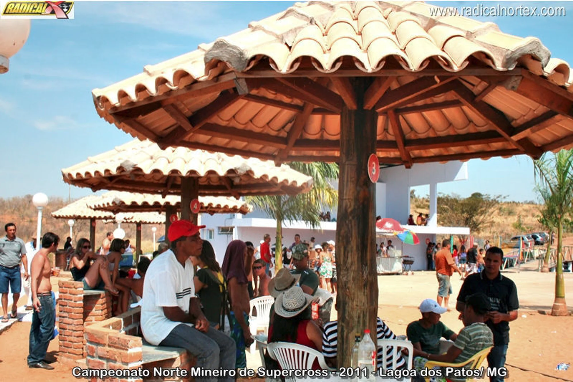 /image/lagoa-dos-patos-mg-celebra-60-anos-de-emancipacao-politica?src=https%3A%2F%2Fsalamineira.netlify.app%2Ffotos-antigas%2Fremini%2Ffotos-antigas-lagoa-dos-patos-mg-82.jpg&w=2000&q=85