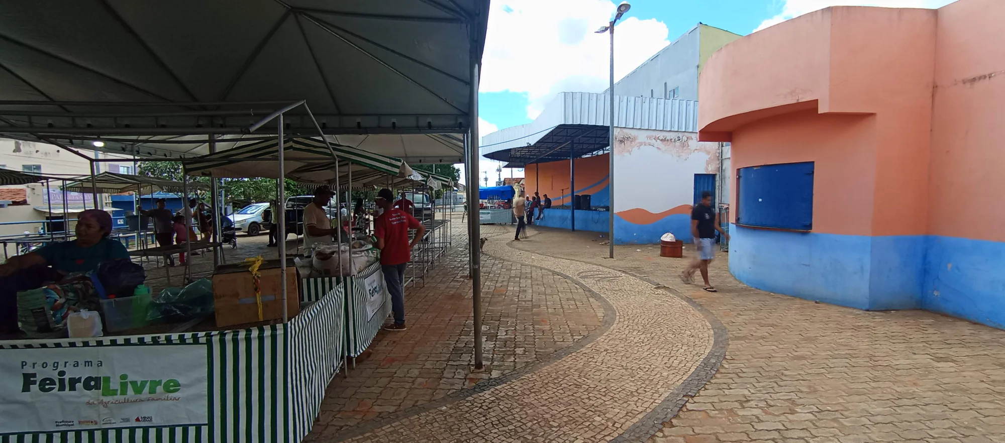 /image/o-triunfo-do-amor-leilao-beneficente-em-prol-de-sonia-nobre-e-um-sucesso-historico-em-lagoa-dos-patos?src=https%3A%2F%2Fimg2.pixhost.to%2Fimages%2F6955%2F711954563_leilao-beneficiente-sonia-nobre-45.jpg&w=2000&q=85