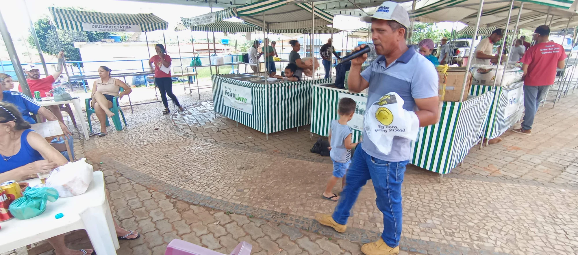 /image/o-triunfo-do-amor-leilao-beneficente-em-prol-de-sonia-nobre-e-um-sucesso-historico-em-lagoa-dos-patos?src=https%3A%2F%2Fimg2.pixhost.to%2Fimages%2F6955%2F711954570_leilao-beneficiente-sonia-nobre-7.jpg&w=2000&q=85