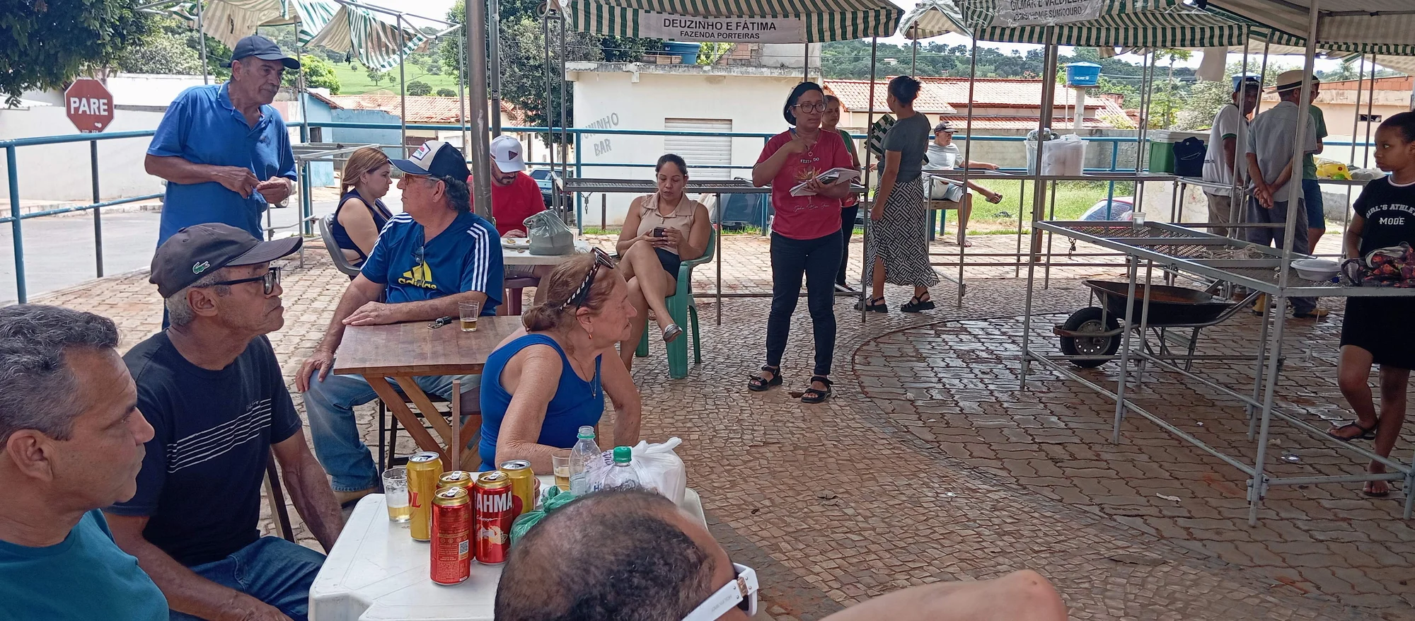 /image/o-triunfo-do-amor-leilao-beneficente-em-prol-de-sonia-nobre-e-um-sucesso-historico-em-lagoa-dos-patos?src=https%3A%2F%2Fimg2.pixhost.to%2Fimages%2F6955%2F711954582_leilao-beneficiente-sonia-nobre-14.jpg&w=2000&q=85