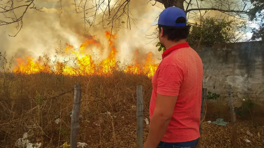 Capa de Queimadas e ondas de calor em Lagoa dos patos MG