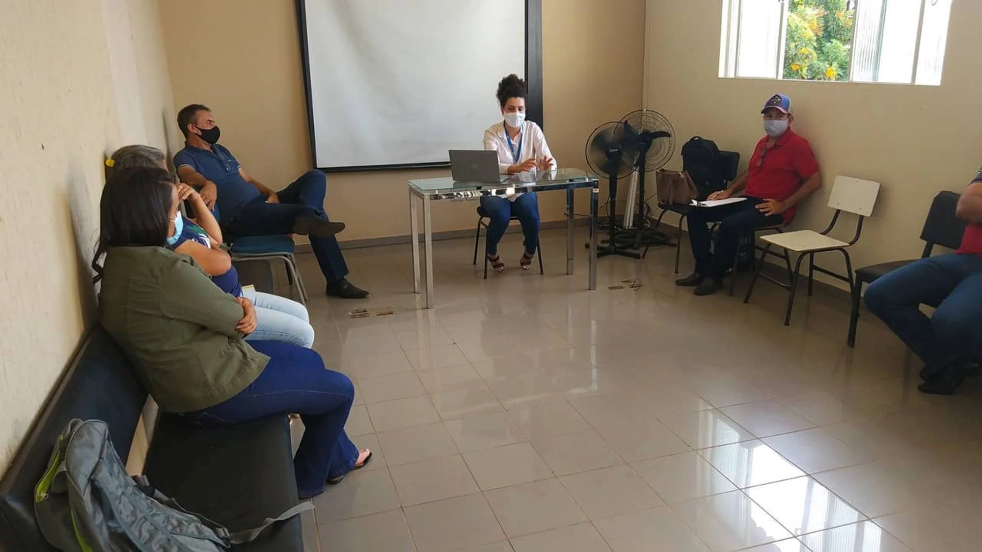 /image/sebrae-realiza-encontro-em-lagoa-dos-patos-mg-sobre-o-fiv-para-os-produtores-rurais?src=https%3A%2F%2Fsalamineira.netlify.app%2Fimg%2Ffiv-sebrae-lagoa-dos-patos-mgimg_20210607_141636.jpg&w=2000&q=85