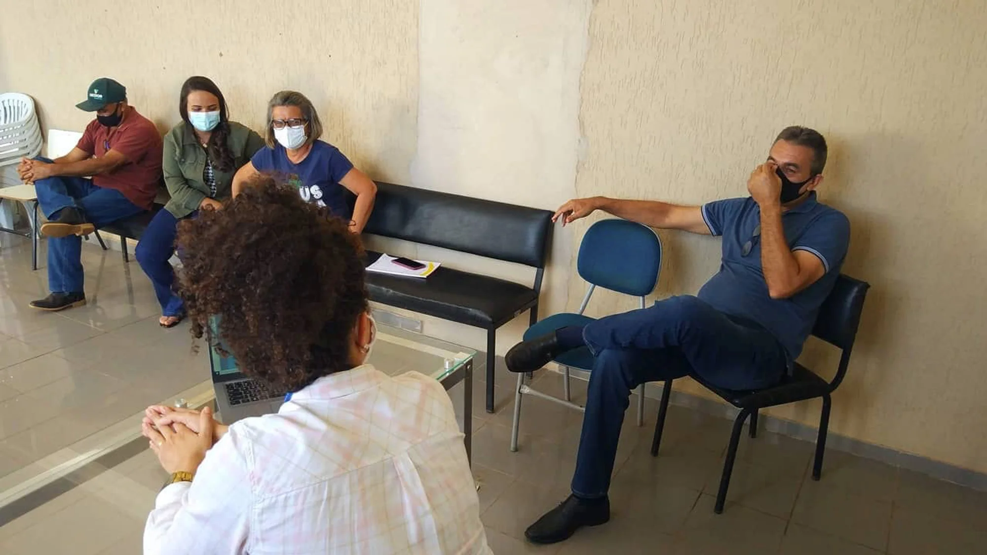 /image/sebrae-realiza-encontro-em-lagoa-dos-patos-mg-sobre-o-fiv-para-os-produtores-rurais?src=https%3A%2F%2Fsalamineira.netlify.app%2Fimg%2Ffiv-sebrae-lagoa-dos-patos-mgimg_20210607_141744.jpg&w=2000&q=85