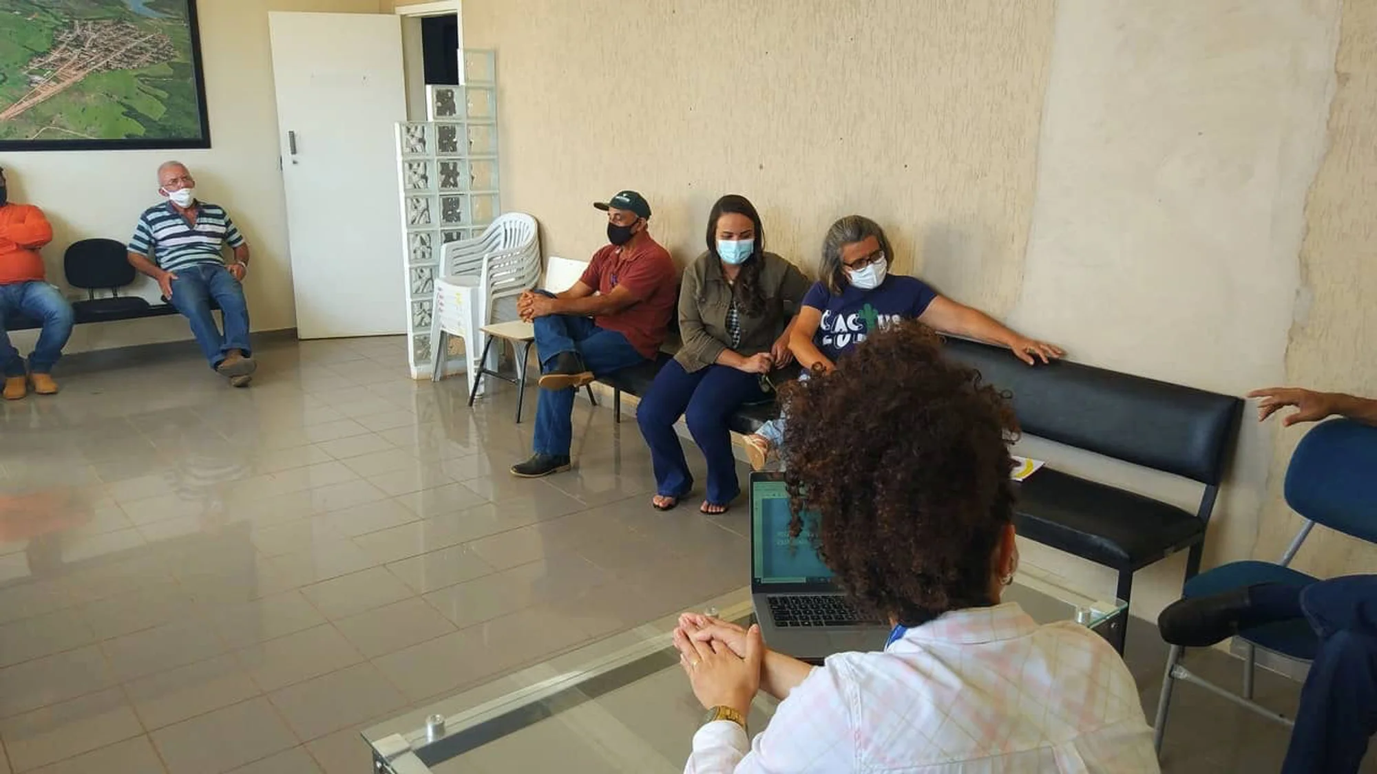 /image/sebrae-realiza-encontro-em-lagoa-dos-patos-mg-sobre-o-fiv-para-os-produtores-rurais?src=https%3A%2F%2Fsalamineira.netlify.app%2Fimg%2Ffiv-sebrae-lagoa-dos-patos-mgimg_20210607_141746.jpg&w=2000&q=85