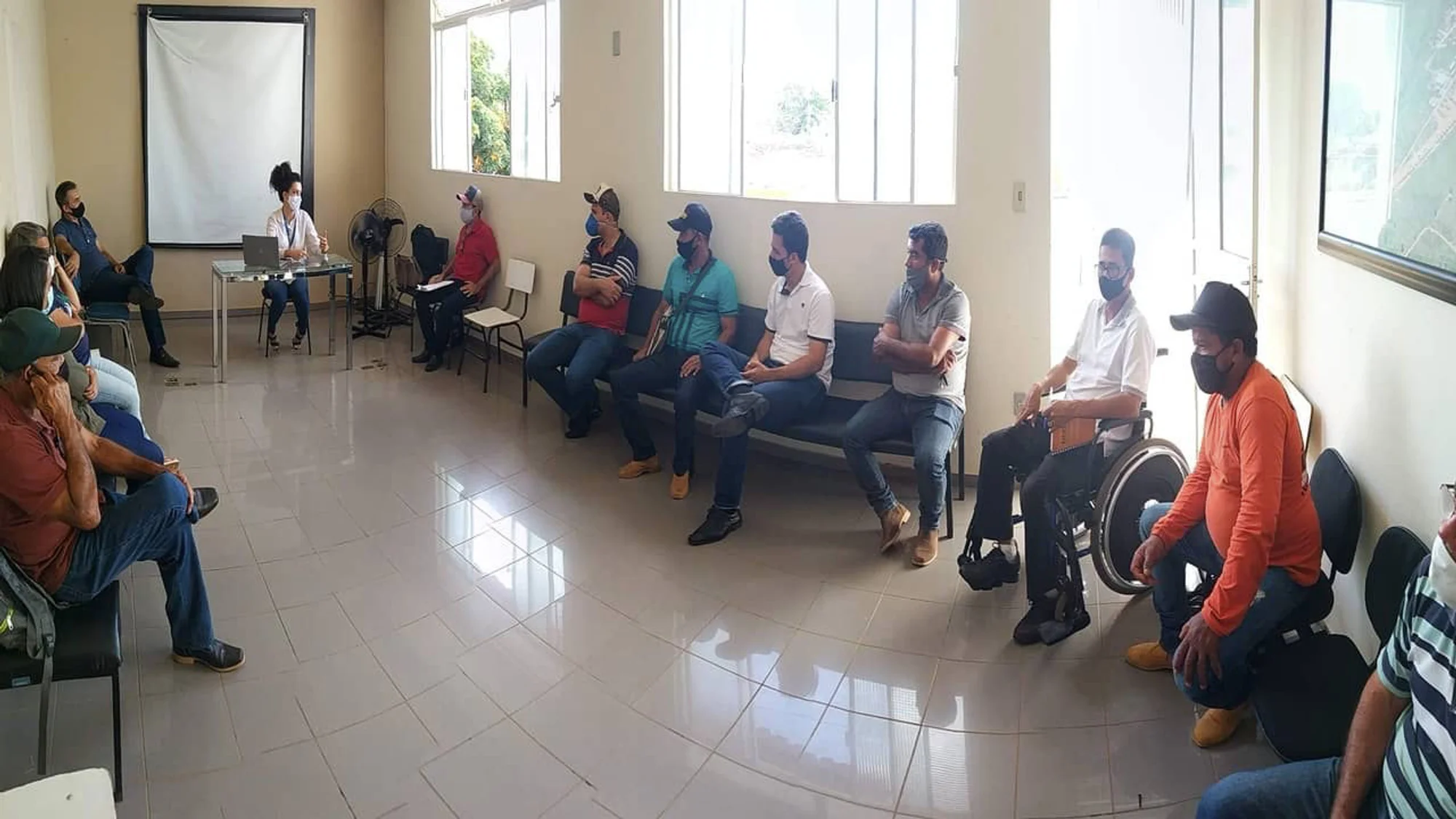 /image/sebrae-realiza-encontro-em-lagoa-dos-patos-mg-sobre-o-fiv-para-os-produtores-rurais?src=https%3A%2F%2Fsalamineira.netlify.app%2Fimg%2Ffiv-sebrae-lagoa-dos-patos-mgpano_20210607_141706.jpg&w=2000&q=85