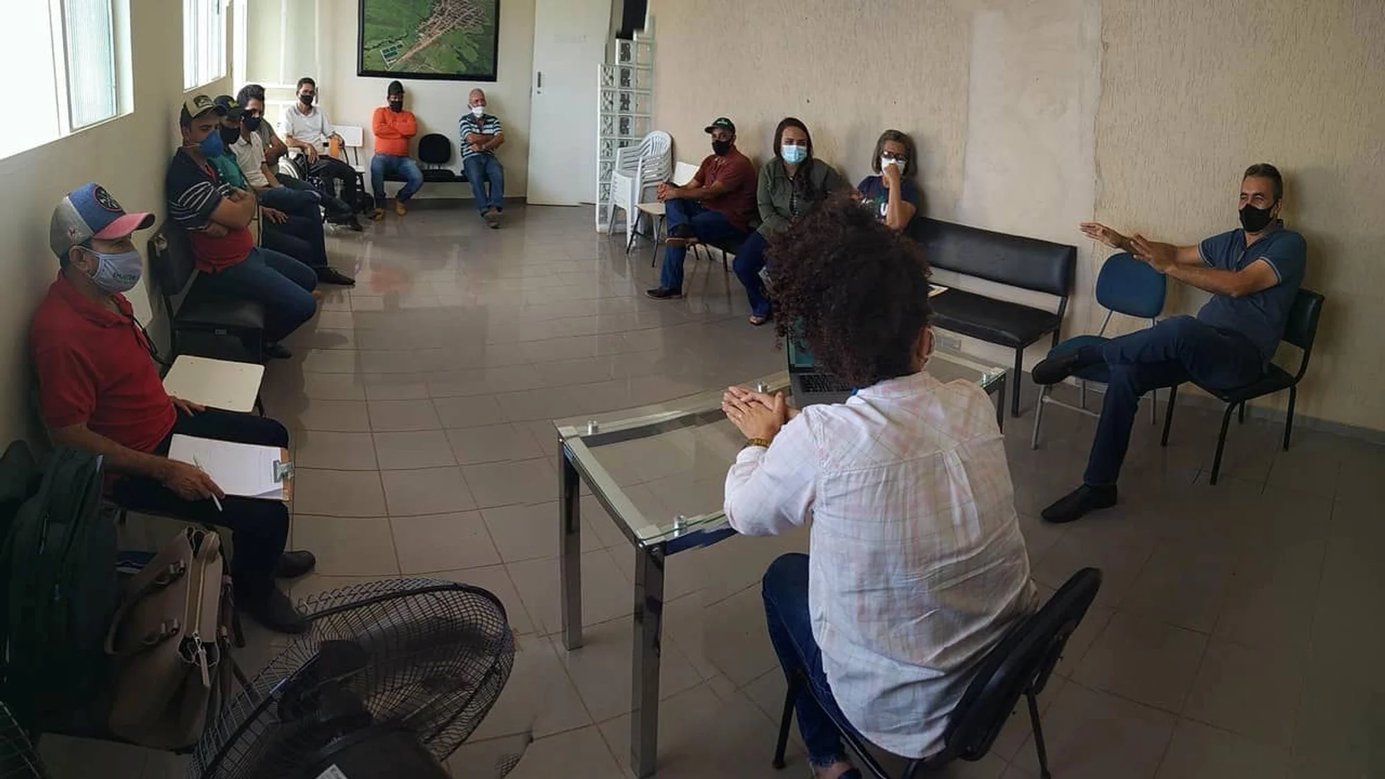 /image/sebrae-realiza-encontro-em-lagoa-dos-patos-mg-sobre-o-fiv-para-os-produtores-rurais?src=https%3A%2F%2Fsalamineira.netlify.app%2Fimg%2Ffiv-sebrae-lagoa-dos-patos-mgpano_20210607_141729.jpg&w=2000&q=85